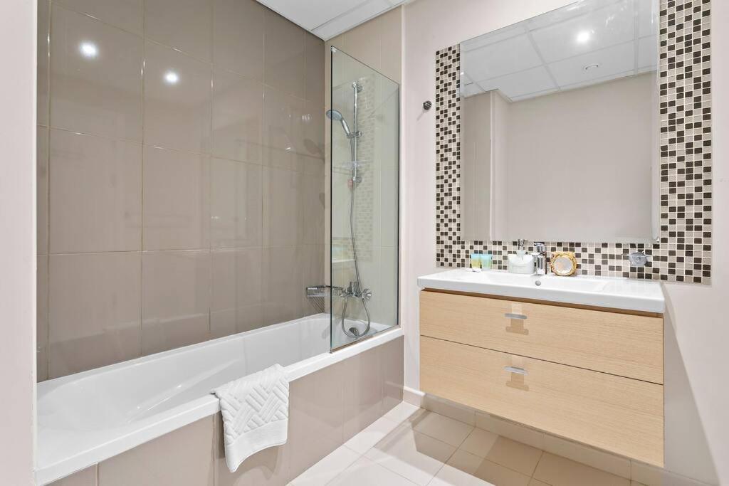 Elegant 3 Bedroom Damac Hills 2 Villa