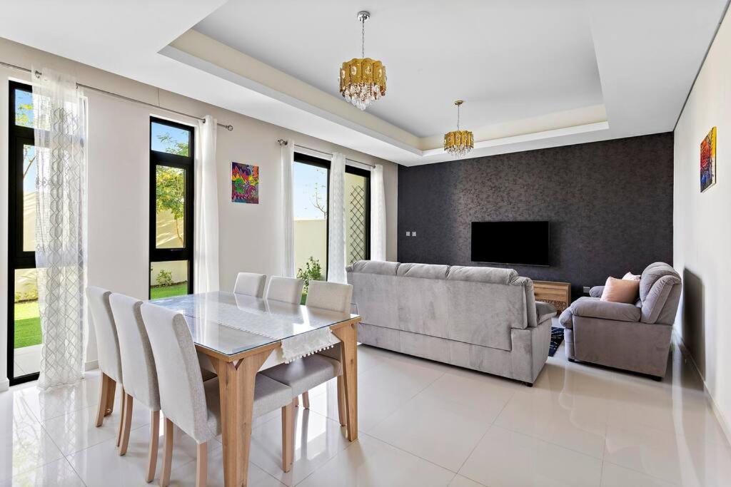 Elegant 3 Bedroom Damac Hills 2 * Dubai