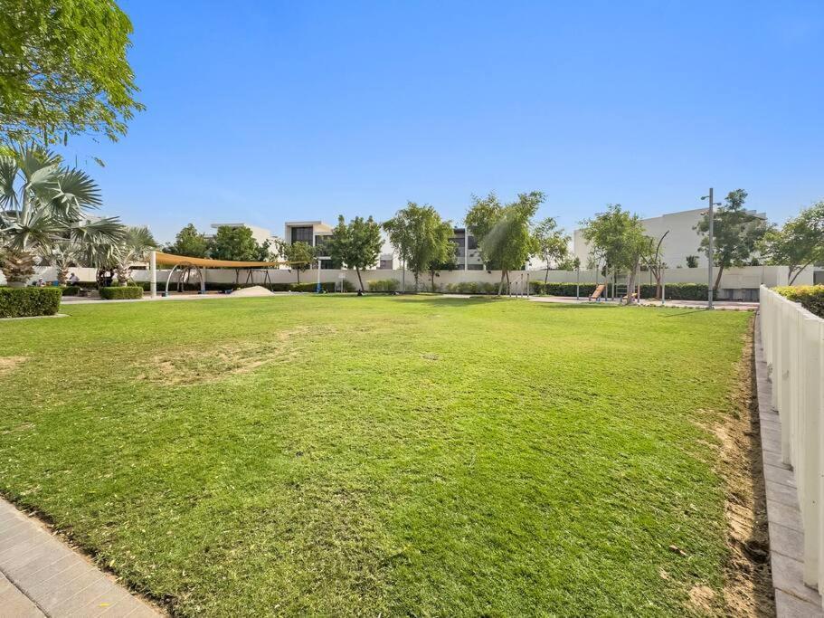 Elegant 3 Bedroom Damac Hills 2 Villa